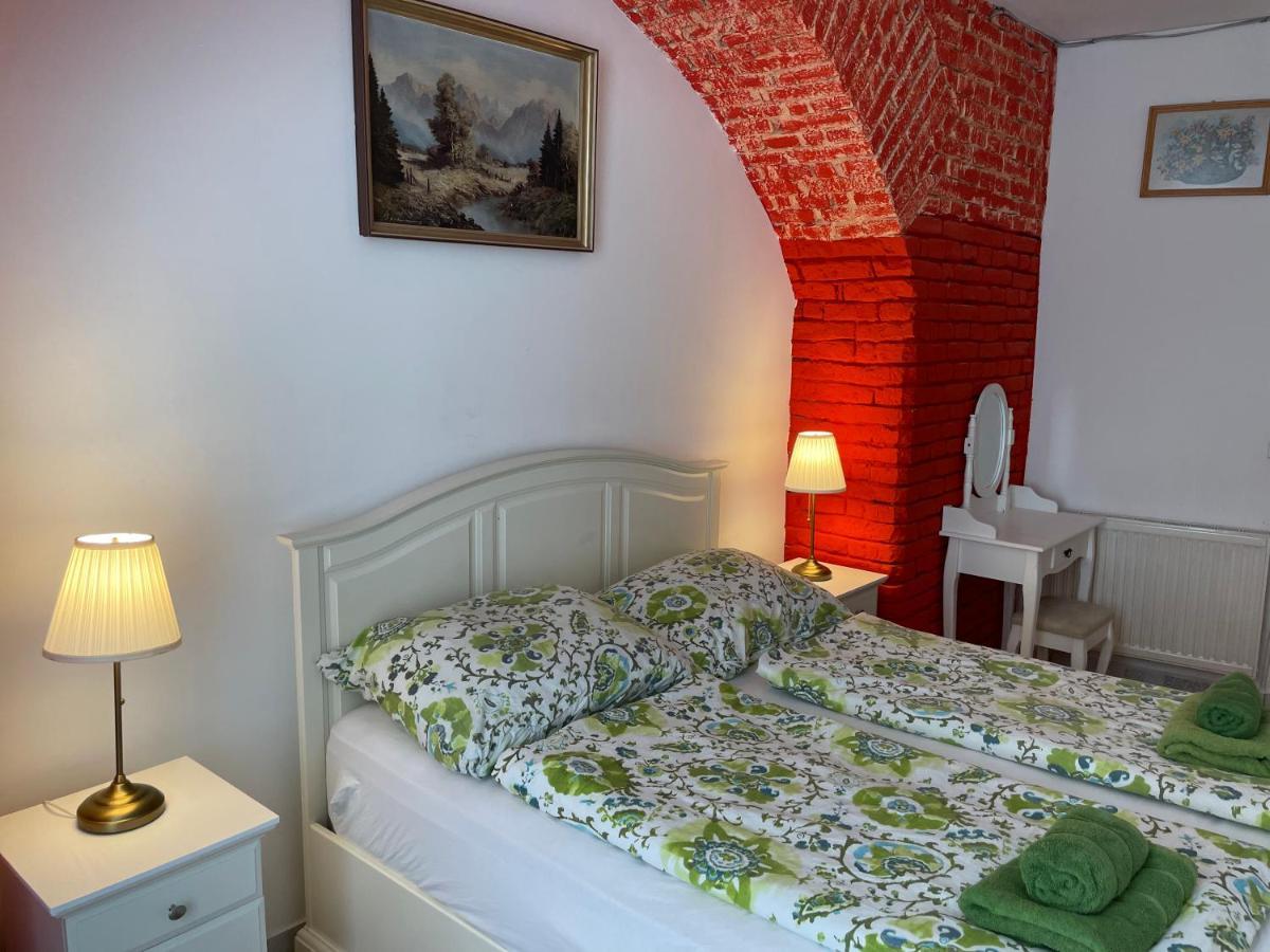 Viktoria Hostal
