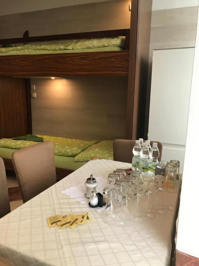 Viktoria Hostal *